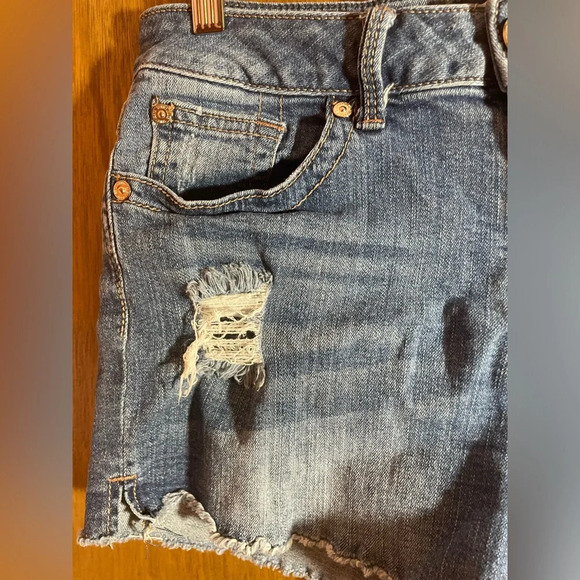 Seven7 Cut-off Denim Shorts 4” size 6 - Picture 3 of 7